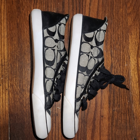 Coach Classic Signature C Barrett Shoes - Picture 8 of 10